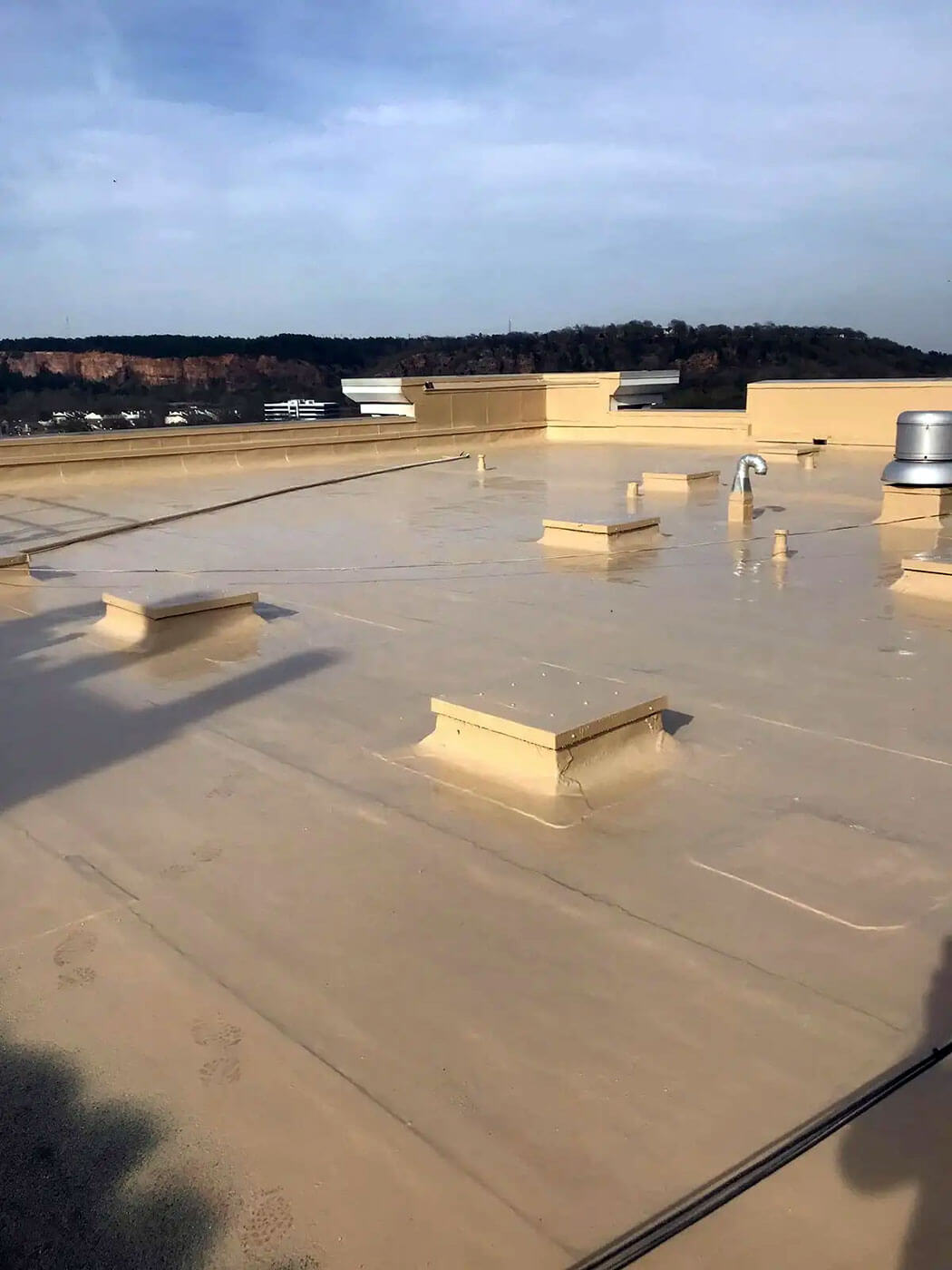Polyurea-coated flat commercial roof